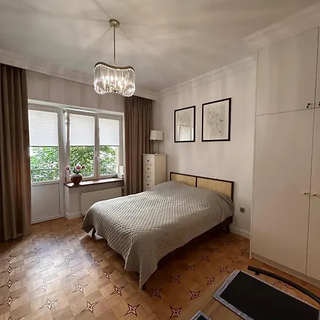 Komfortowy W Scislym Centrum Warszawy Comfortable In The Very Center Of *